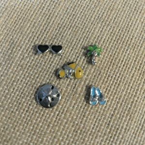 5 charms, beach time